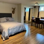 Lovely Cottage With Heated Swimming Pool